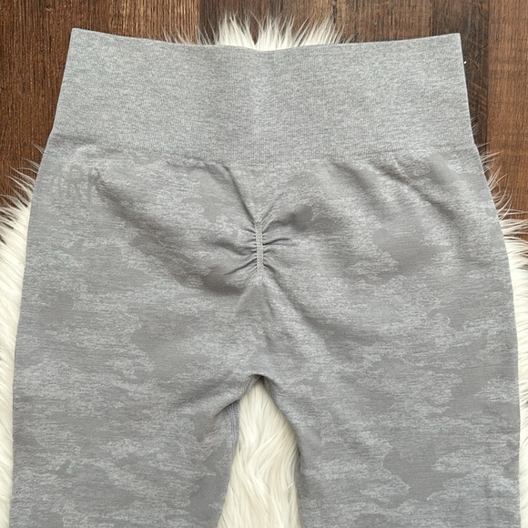 ✨GYMSHARK | Original Camo Seamless Leggings | Grey | Size L ✨ - Picture 6 of 9
